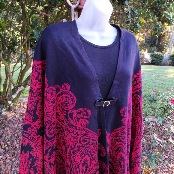 Buckle Front Cape by Dana Buchman - Picture 3 of 5